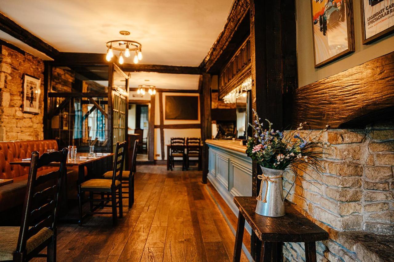 The Castle Inn Касъл Комб Екстериор снимка